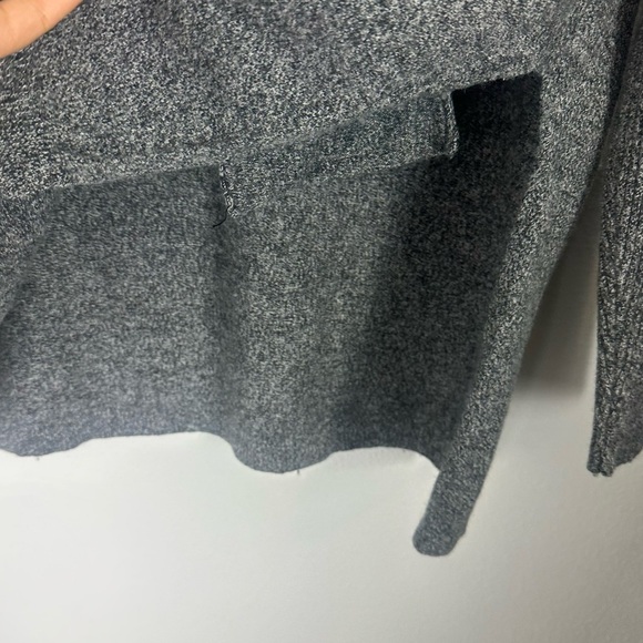Aritzia Babaton ERIN V Neck Sweater Top Heather Gray Wool + Linen Size S/M - Picture 4 of 7